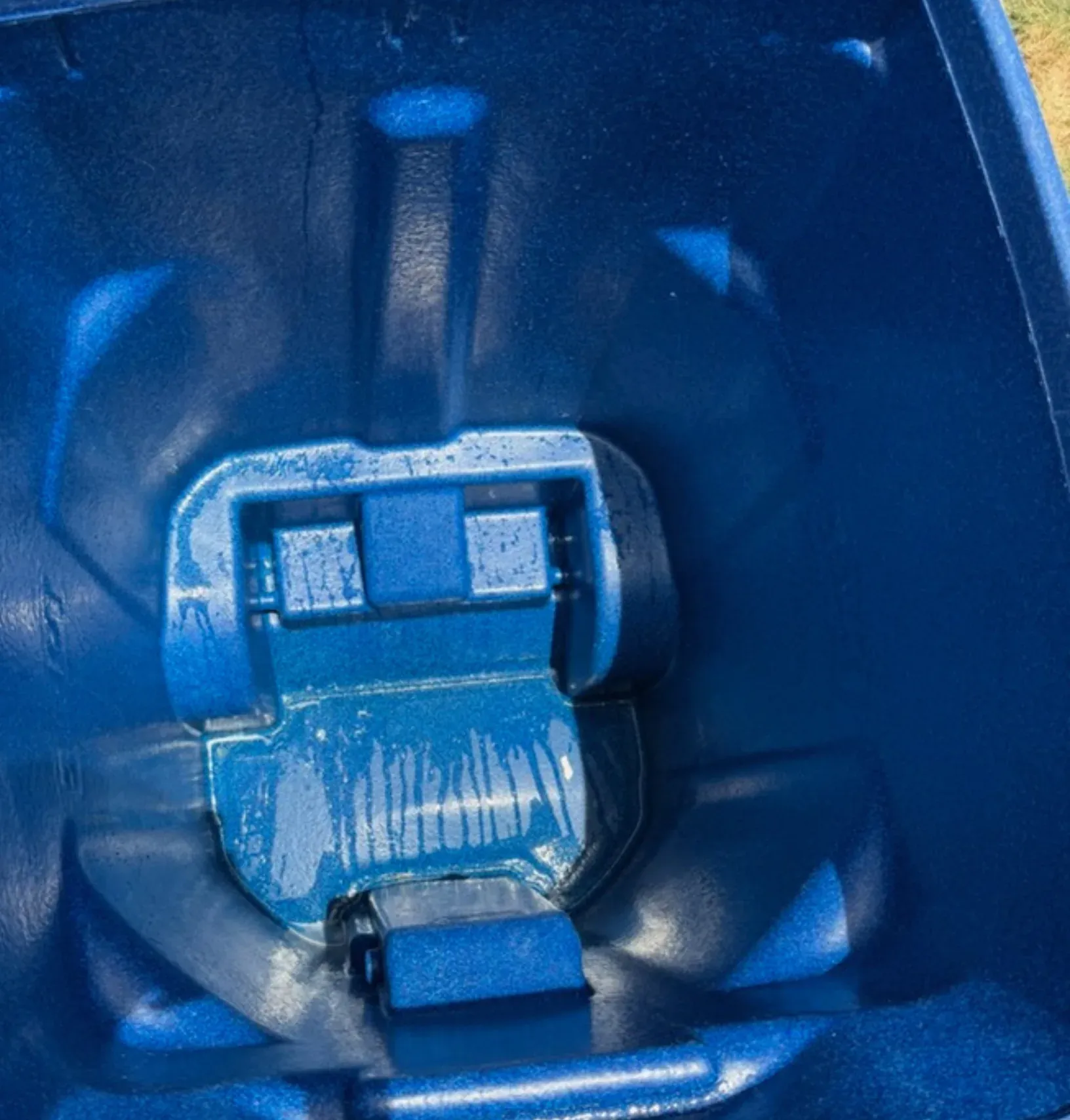 Clean blue trash bin after cleaning, San Antonio